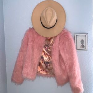 Fuzzy baby pink coat! 🧸🎀